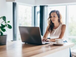 happy family computer scaled e1681931435851 497x373 2